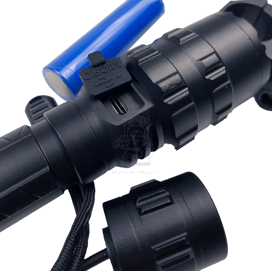 Tactical JF030 Flashligth w. Push Botton Torcia Tattica con Comando Remoto