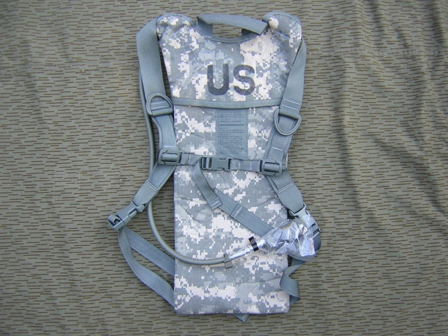 Hydration Carrier Molle II Assolutamente ORIGINALE & NUOVO ACU Camo