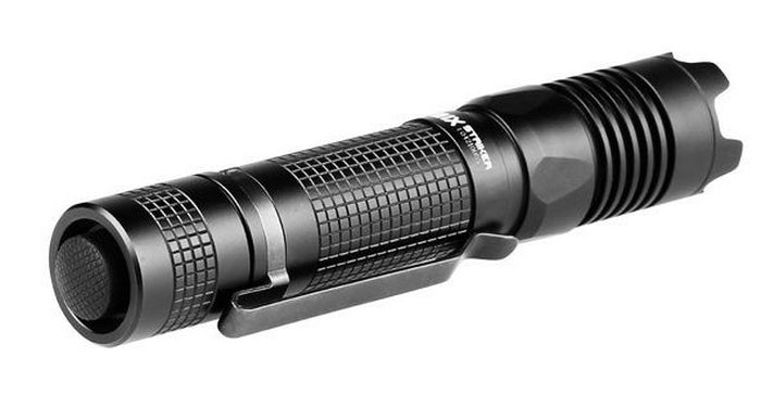 M1X Striker 1000 Lumen Torcia ad Intensità Variabile e Doppio Interruttore by Olight Technology