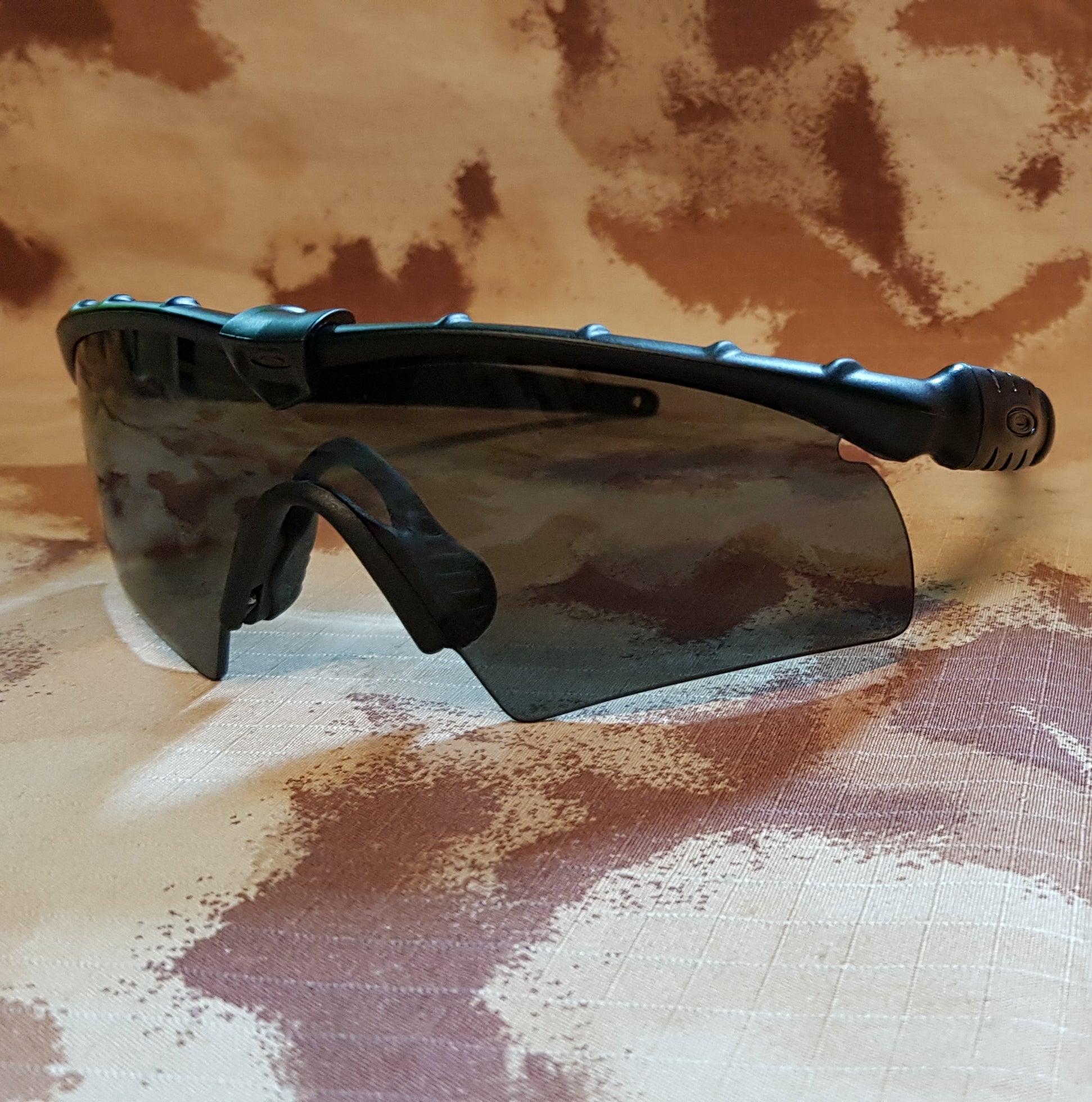 M Frame 2.0 Ballistic SI Black con Hybrid Lenses by Oakley