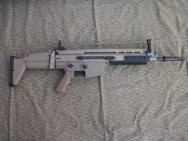 FN SCAR Heavy MK17 Desert Deluxe by Vfc per Cybergun