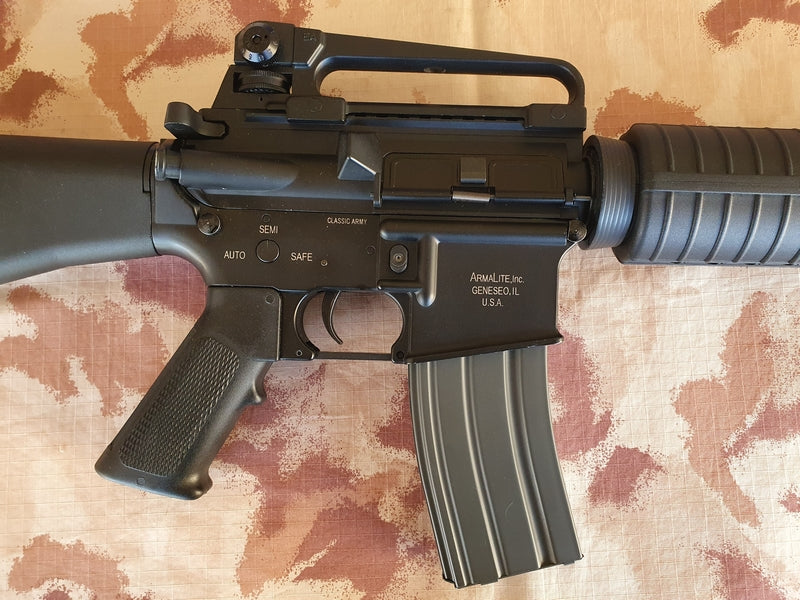 OFFERTE SPECIALI - SPECIAL OFFERS: ArmaLite M15A4 AEG Custom Rifle by Classic Army
